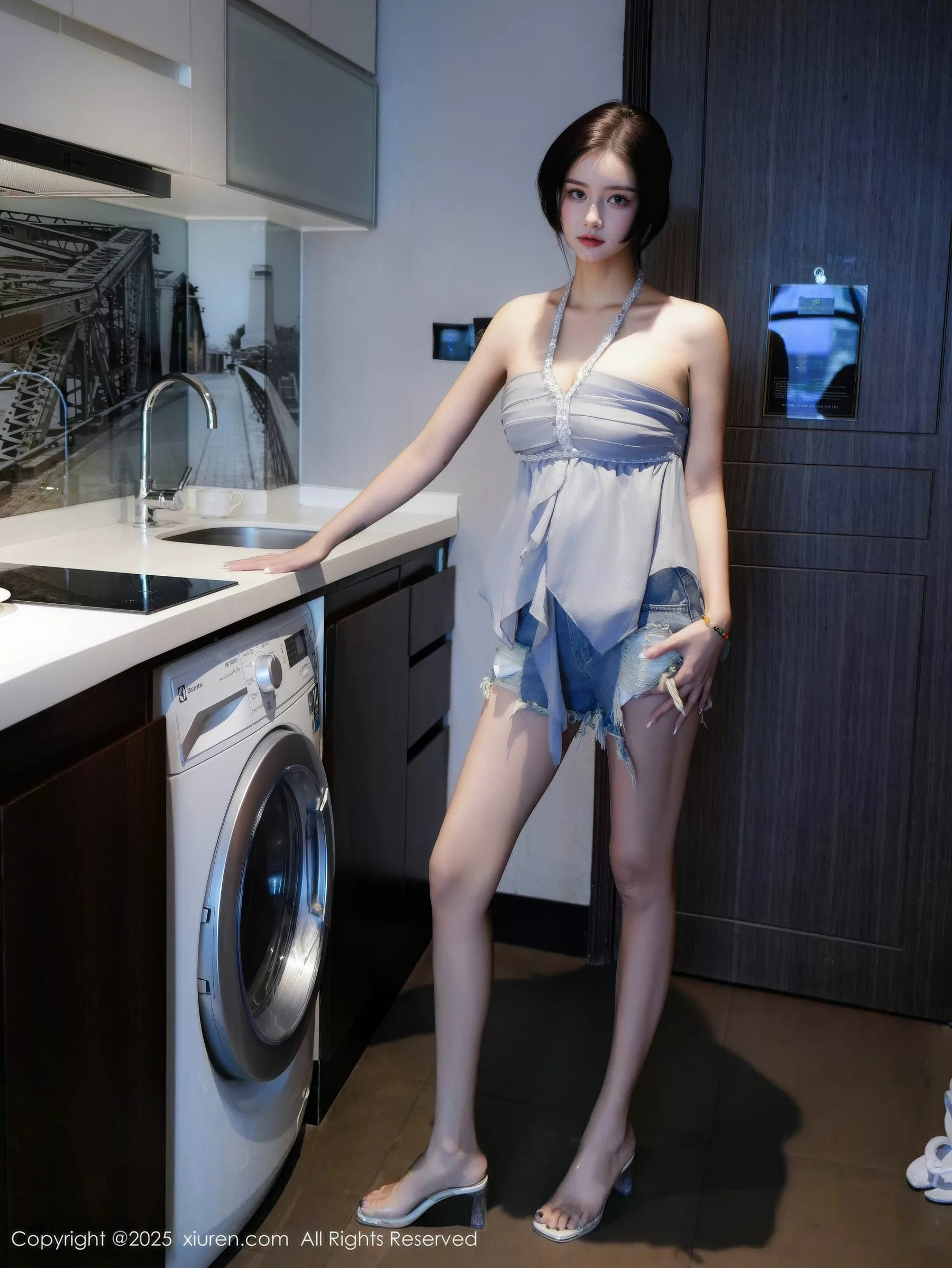 秀人集.com_[XiuRen秀人网]No.10893_模特特蕾莎性感灰色抹胸配超短牛仔裤秀凹凸身材完美诱惑写真57P