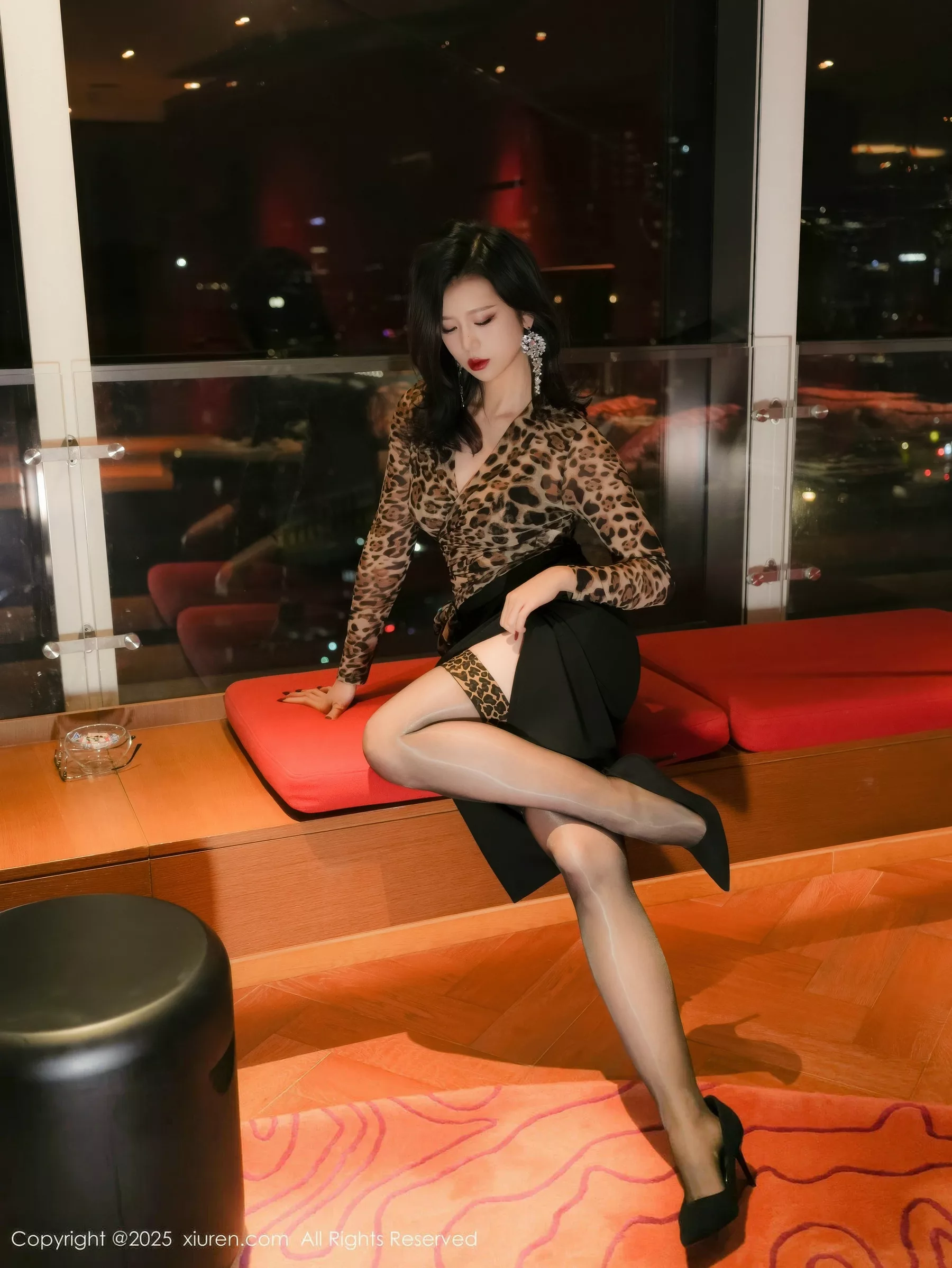 秀人集.com_[XiuRen秀人网]No.10901_模特玫瑰我爱你性感豹纹服饰配黑短裙露黑色丝袜秀美腿诱惑写真63P