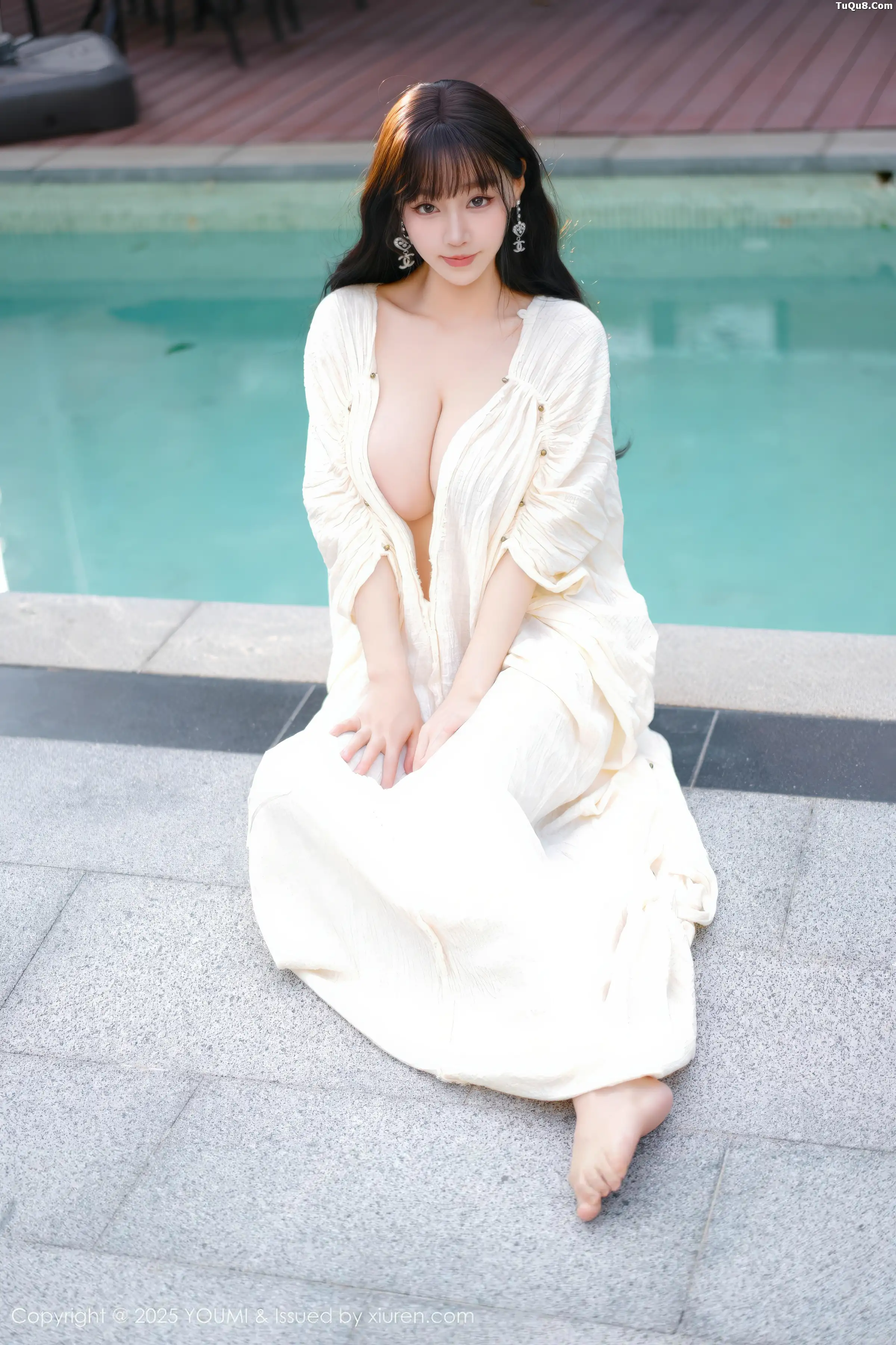 秀人集.com_[YouMi尤蜜荟]Vol.1185_女神朱可儿Flora户外泳池性感浅色浴袍秀雪峰美臀撩人诱惑写真85P
