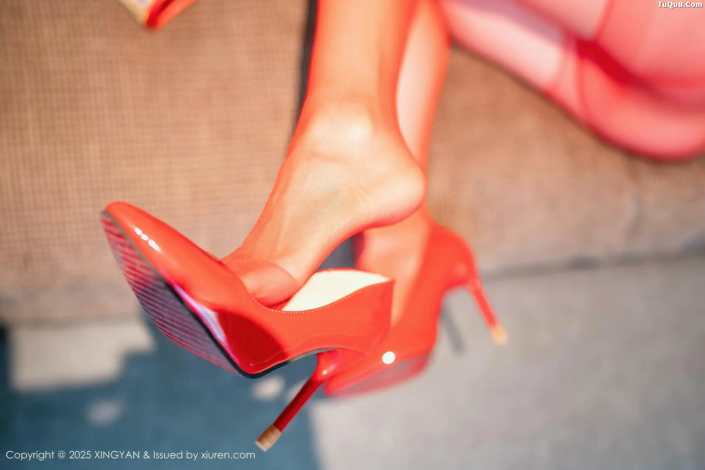 秀人集.com_[XINGYAN星颜社]VOL.438_模特大美妞儿性感红色新娘服饰配红丝裤袜秀完美身材诱惑写真61P