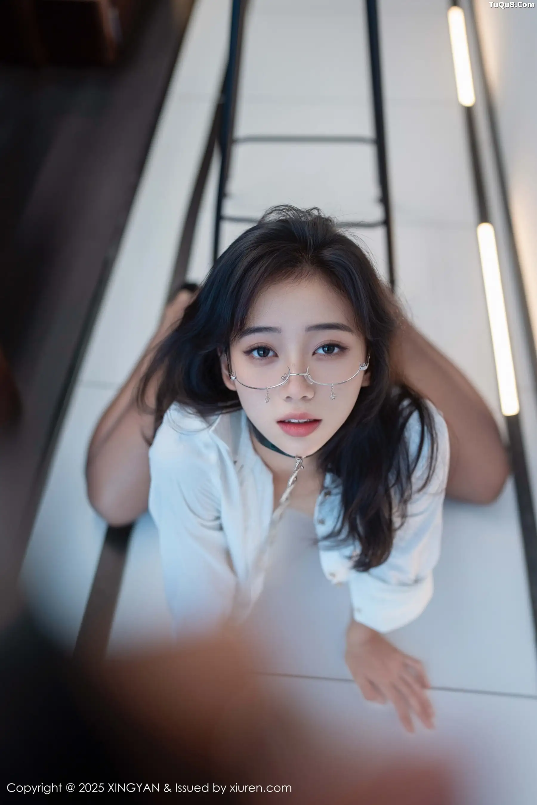 秀人集.com_[XINGYAN星颜社]VOL.439_模特时安安性感白衬衫配黑短裙露超薄黑丝秀柔美身材诱惑写真80P