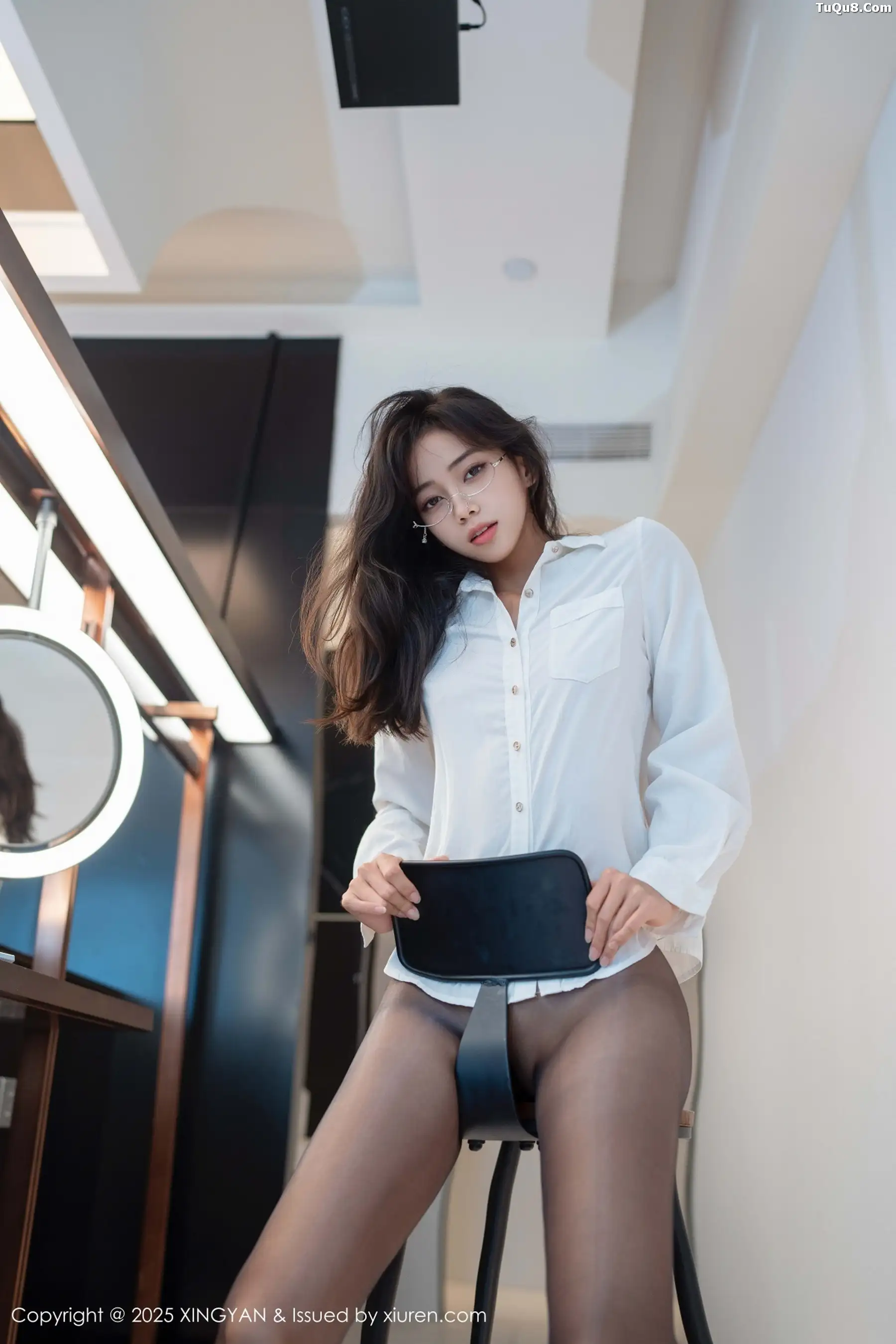 秀人集.com_[XINGYAN星颜社]VOL.439_模特时安安性感白衬衫配黑短裙露超薄黑丝秀柔美身材诱惑写真80P