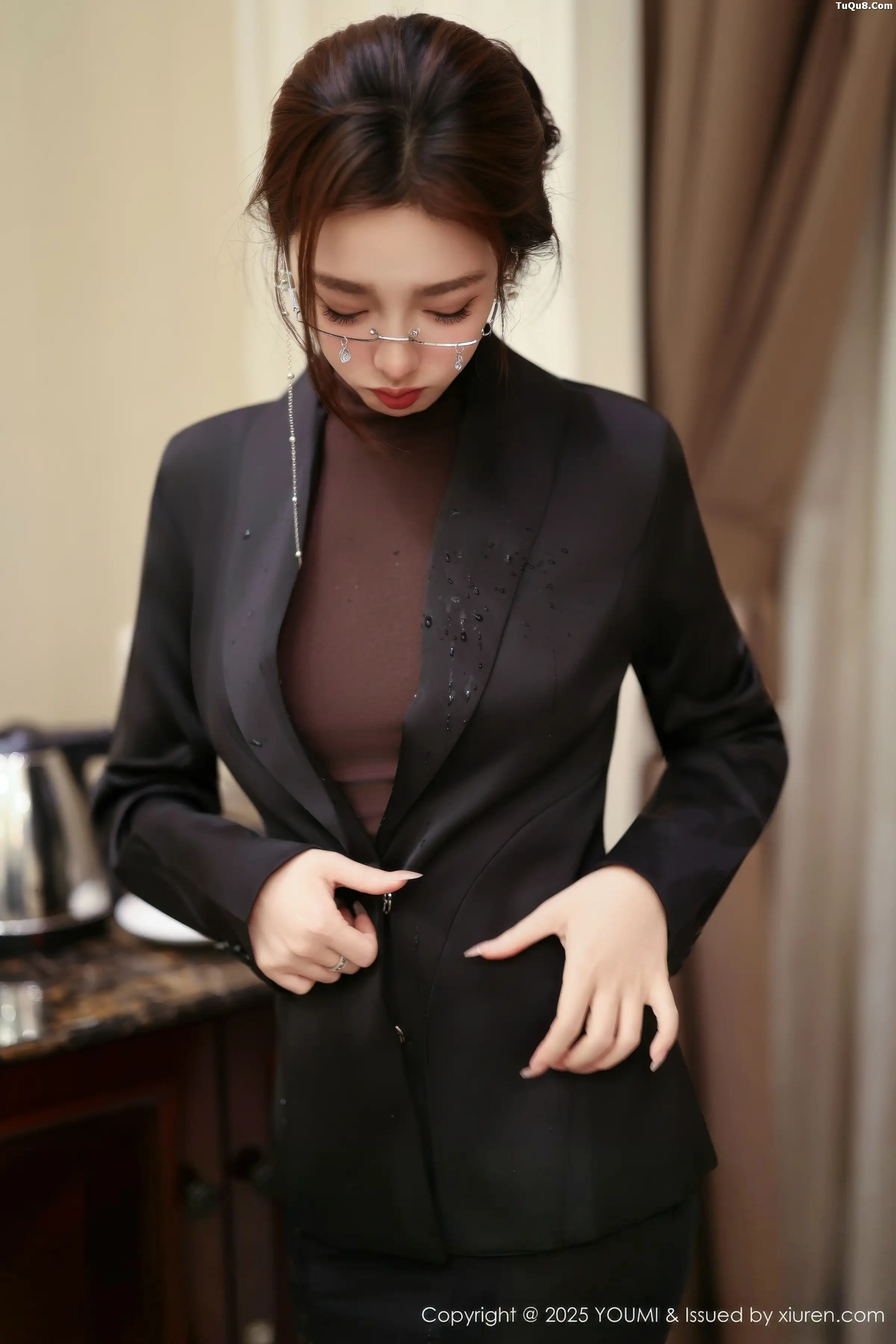 秀人集.com_[YouMi尤蜜荟]Vol.1186_模特Twins-桃桃性感黑色西服配黑丝吊袜秀曼妙身姿迷人诱惑写真100P