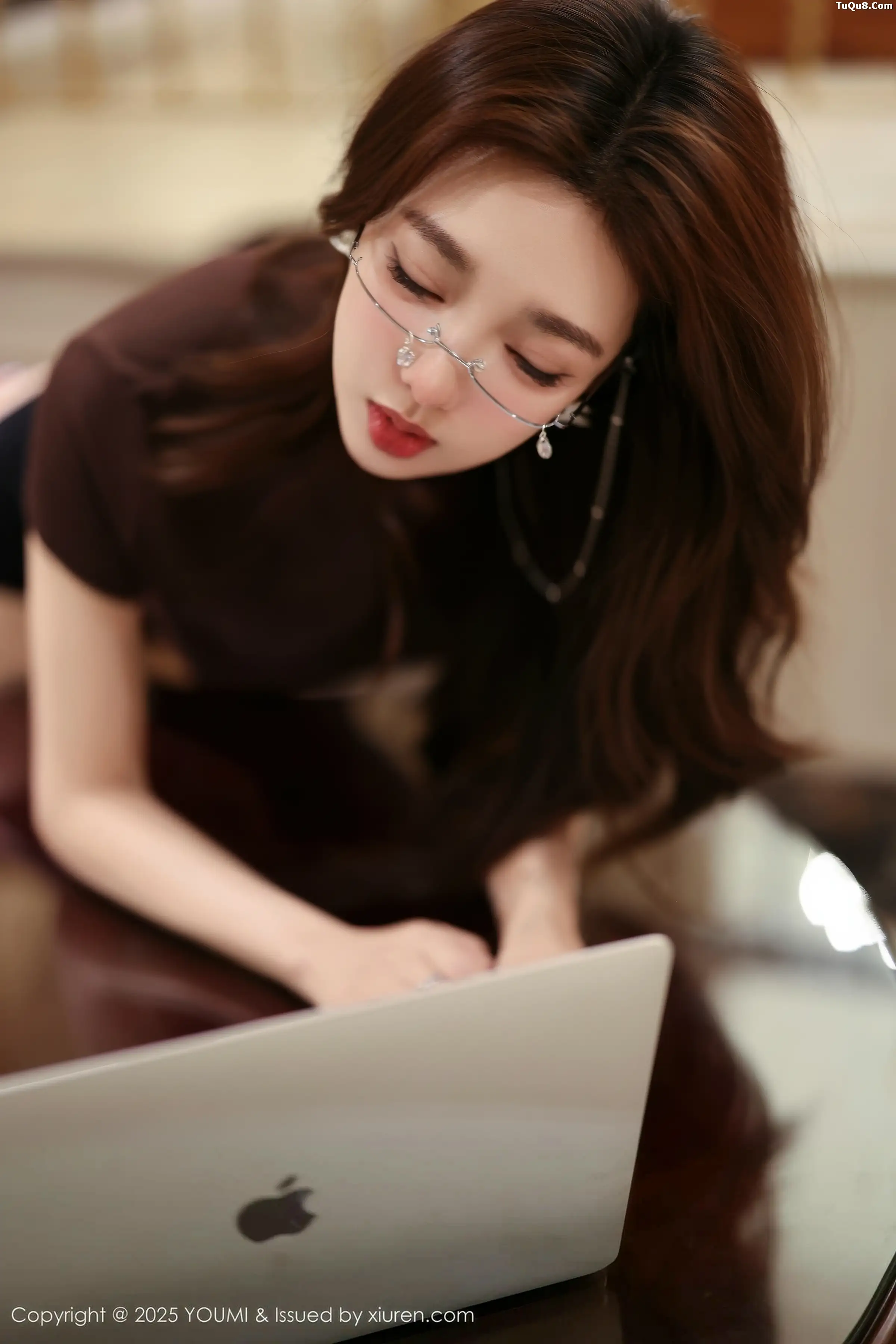 秀人集.com_[YouMi尤蜜荟]Vol.1186_模特Twins-桃桃性感黑色西服配黑丝吊袜秀曼妙身姿迷人诱惑写真100P