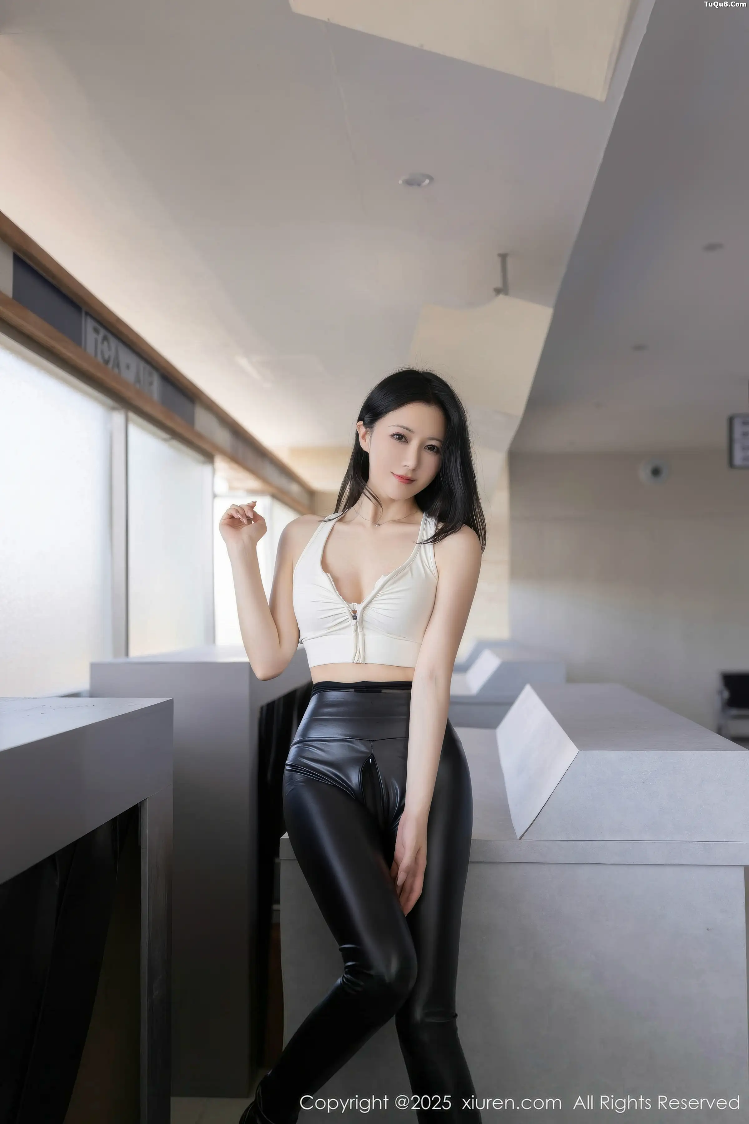 秀人集.com_[XiuRen秀人网]No.11021_模特鱼子酱Fish性感白色上衣配黑皮长裤秀曼妙身姿撩人诱惑写真75P