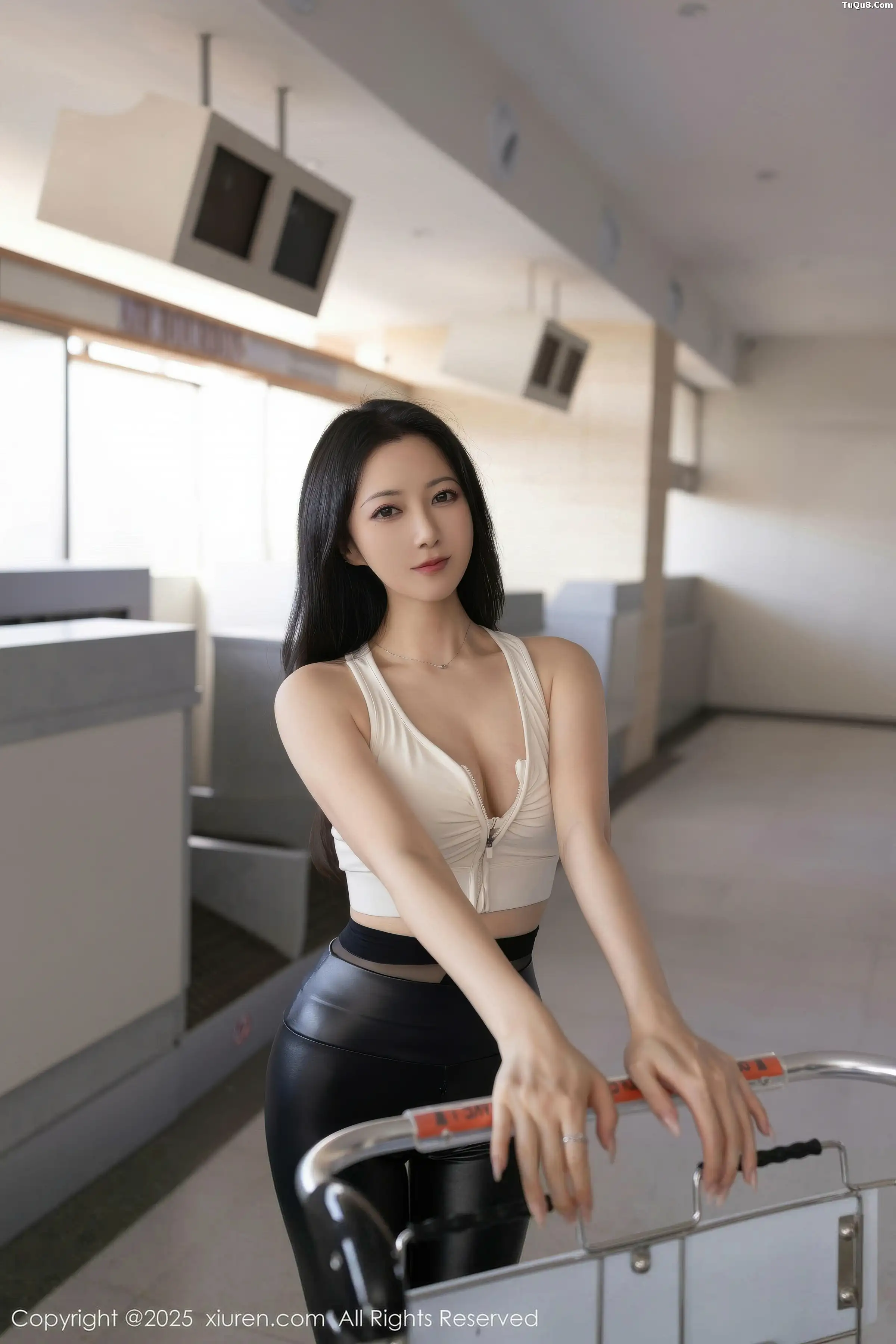 秀人集.com_[XiuRen秀人网]No.11021_模特鱼子酱Fish性感白色上衣配黑皮长裤秀曼妙身姿撩人诱惑写真75P